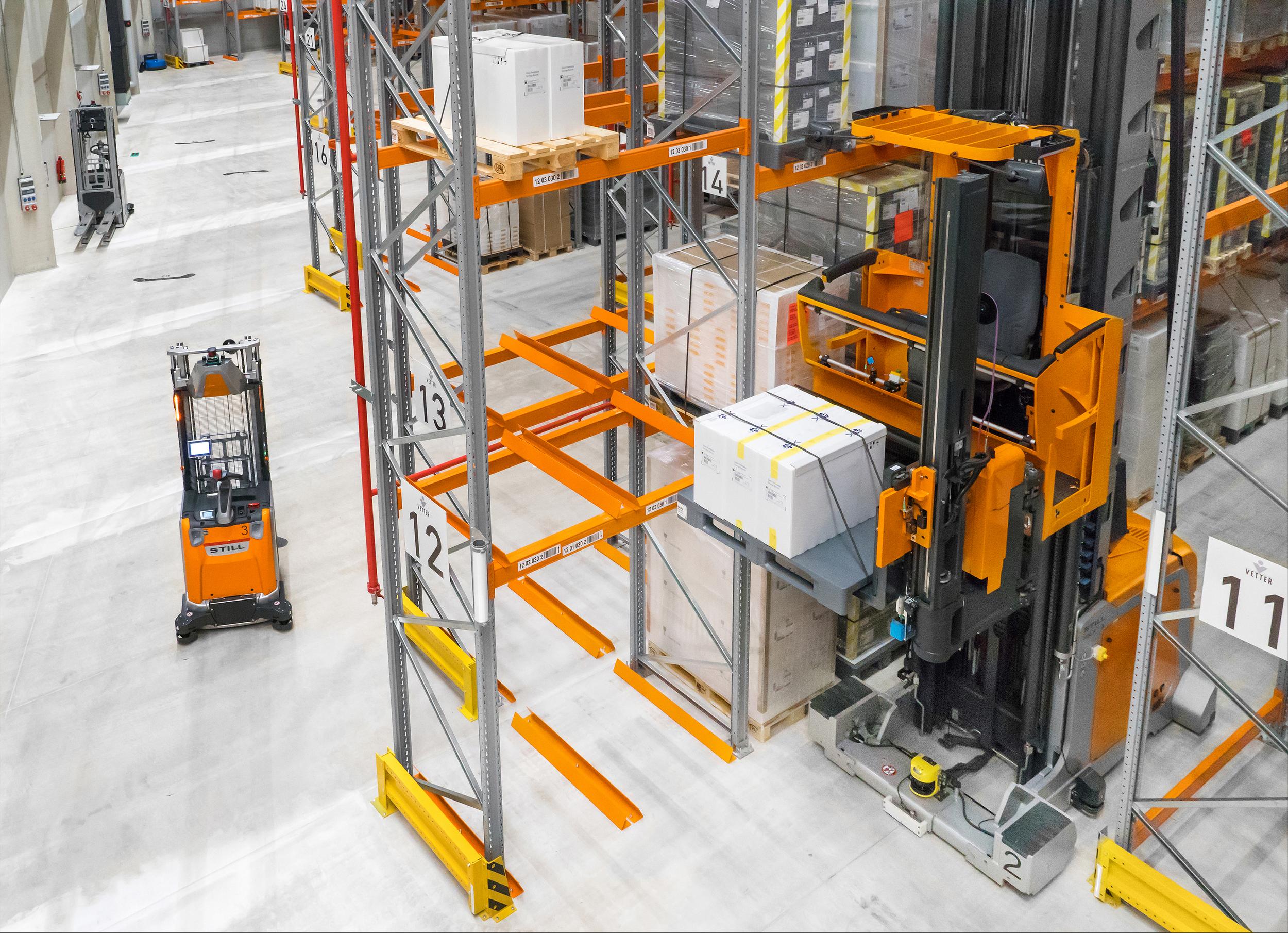 Automazione nei magazzini: quando è il momento di passare da carrelli manuali a carrelli automatizzati?