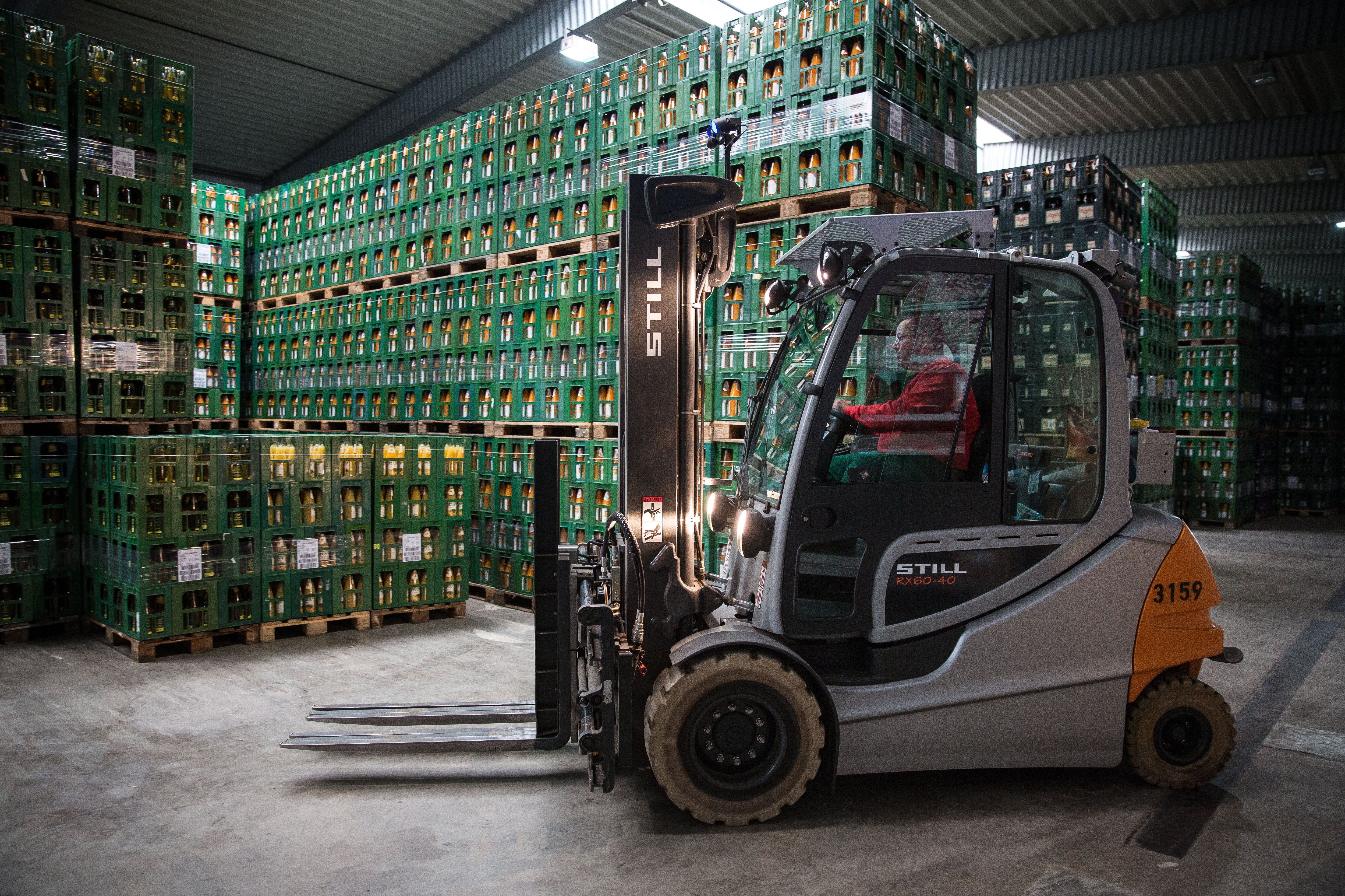 Soluzioni logistiche per cantine e aziende vitivinicole: carrelli elevatori e attrezzature ideali